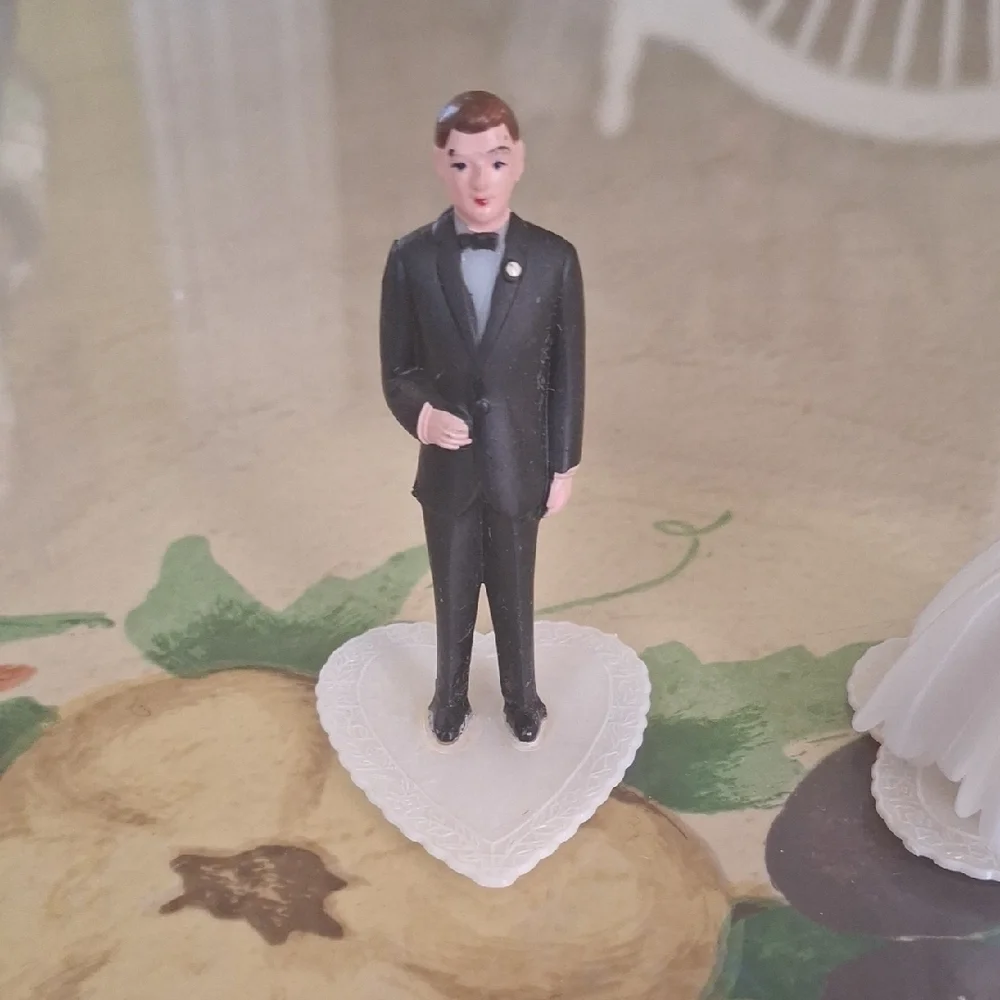 Vintage Bride and Groom Wedding Cake Toppers